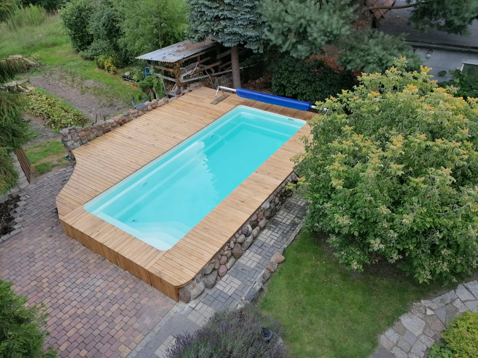 basen z podgrzewaną wodą