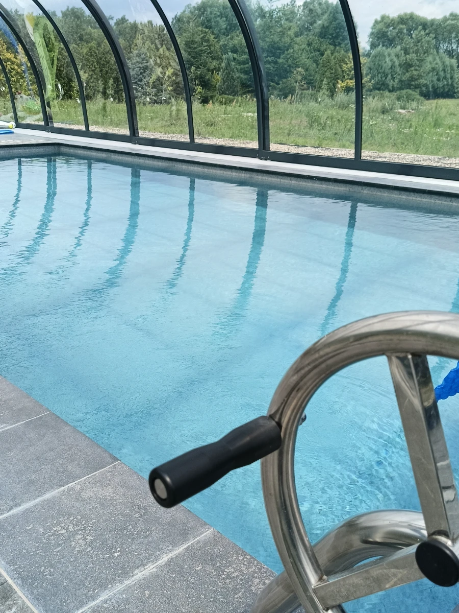 jak zabezpieczyć basen na zimę